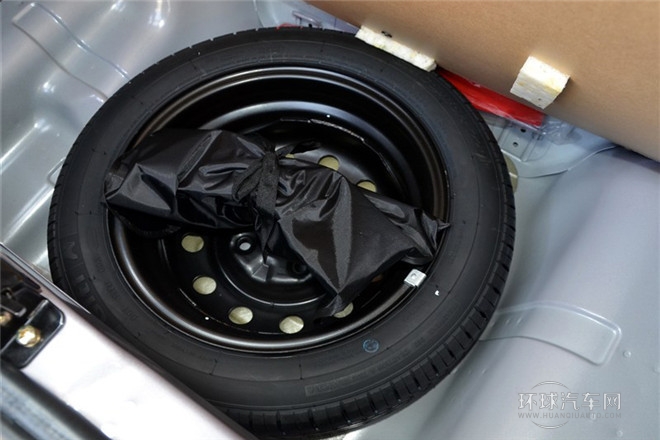 2013款 1.0L 手動時尚版