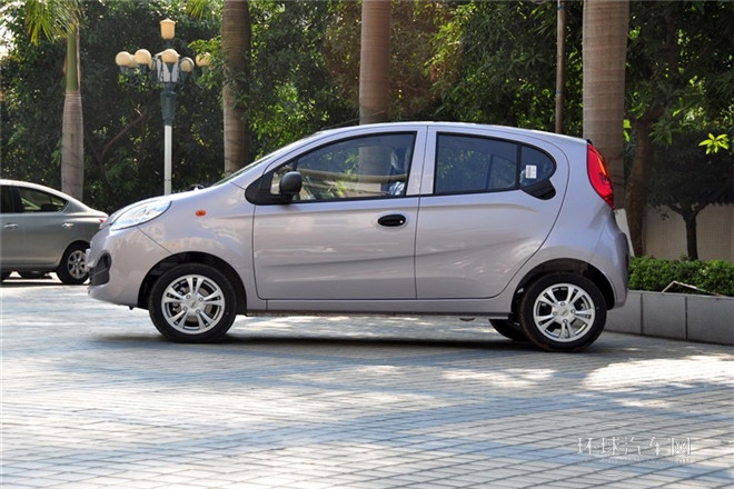 2013款 1.0L 手動(dòng)時(shí)尚版