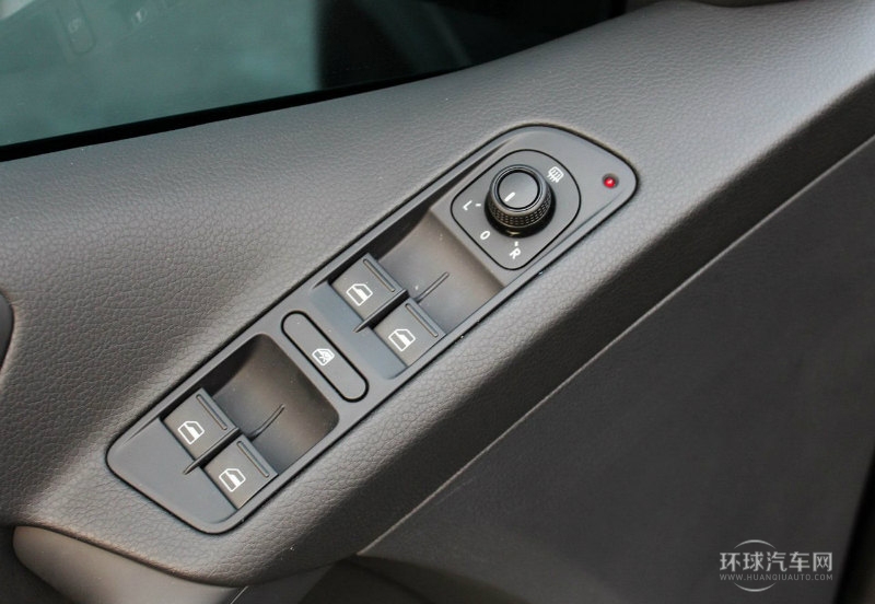 2013款 1.8TSI 手動兩驅風尚版