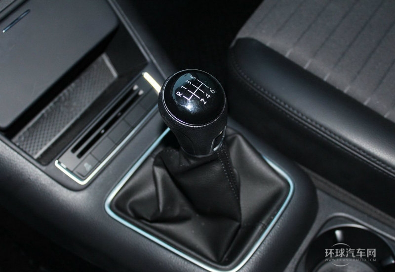 2013款 1.8TSI 手動(dòng)兩驅(qū)風(fēng)尚版