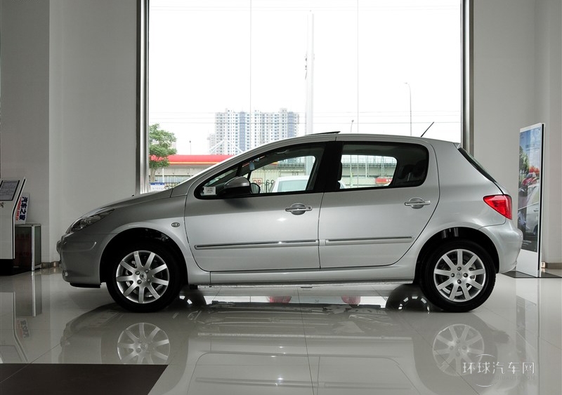 2013款 兩廂 1.6L 自動舒適版