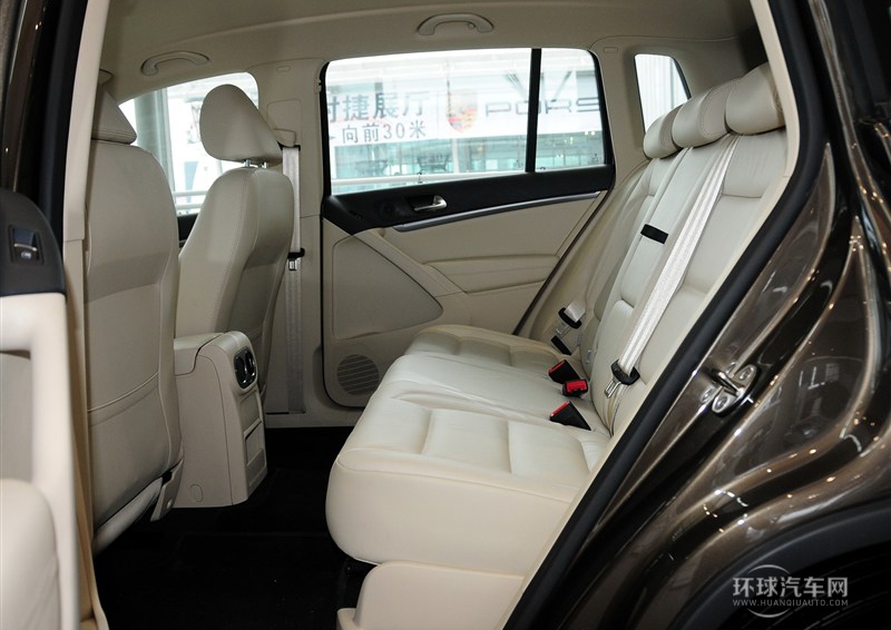 2013款 1.8TSI 自動(dòng)兩驅(qū)舒適版