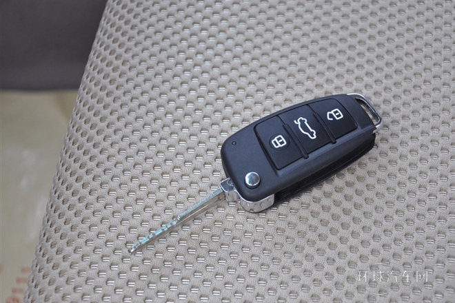 2012款 2.4L 手動兩驅豪華版