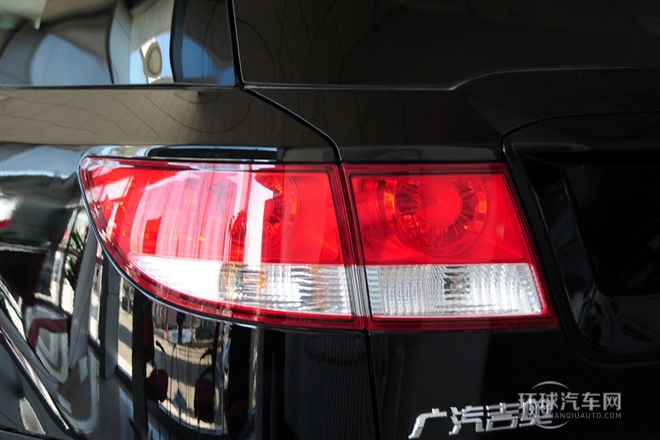 2012款 2.0L 手動汽油兩驅(qū)天窗版