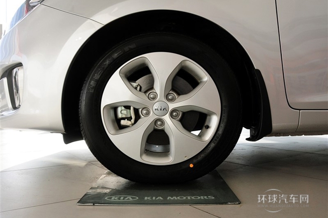 2013款 2.0L 7座自動標(biāo)準(zhǔn)版 國IV