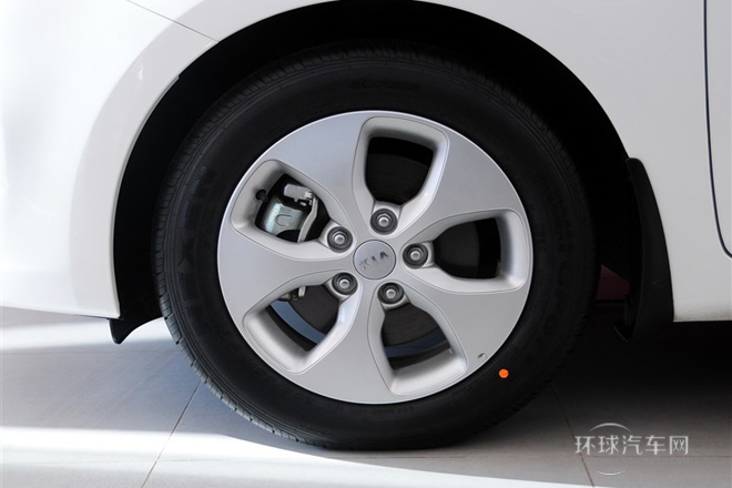 2013款 2.0L 5座自動舒適版 國IV