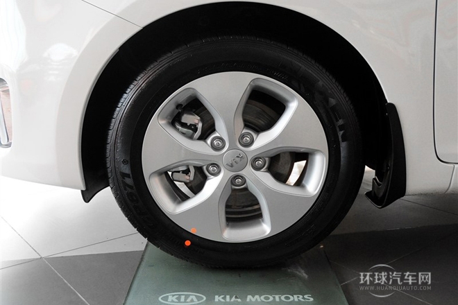 2013款 2.0L 5座自動標準版 國IV