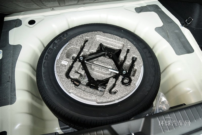 2013款 2.4L 商務(wù)天窗型 國V