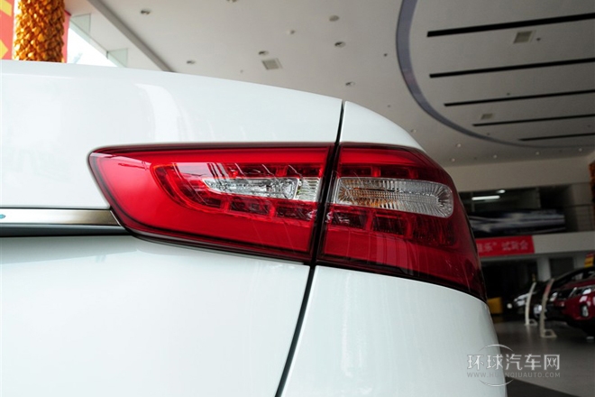 2013款 2.4L 商務(wù)天窗型 國V