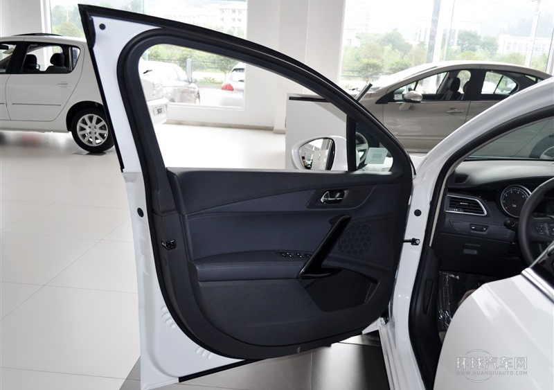 2013款 2.0L 兩周年紀(jì)念 自動(dòng)天窗經(jīng)典版