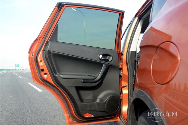 2012款 2.0L 自動兩驅尊貴版