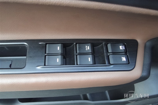 2013款 1.8T 自動兩驅五周年紀念版