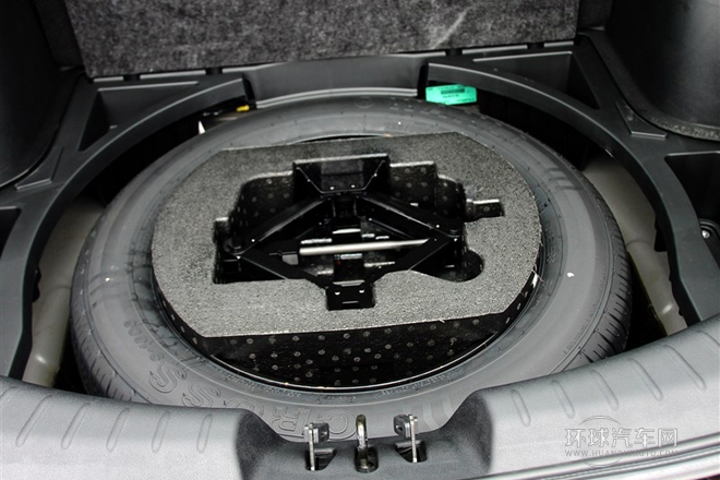 2013款 1.8T 自動四驅豪華版