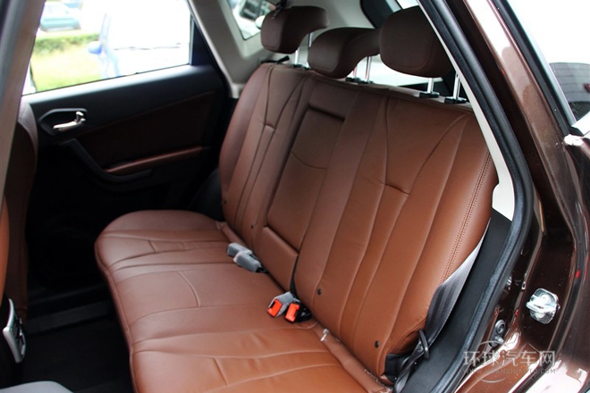 2013款 1.8T 自動(dòng)四驅(qū)豪華版