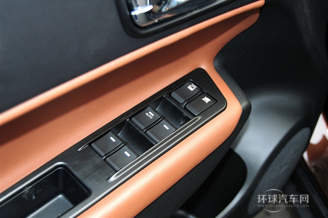 2013款 1.8T 自動四驅尊貴版