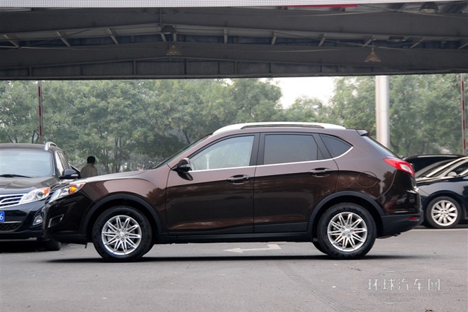 2013款 1.8T 自動四驅(qū)尊貴版