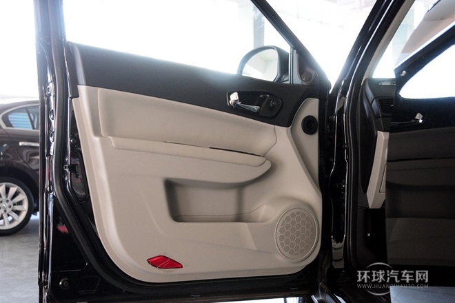 2013款 2.0L 手動(dòng)兩驅(qū)淺內(nèi)特別版