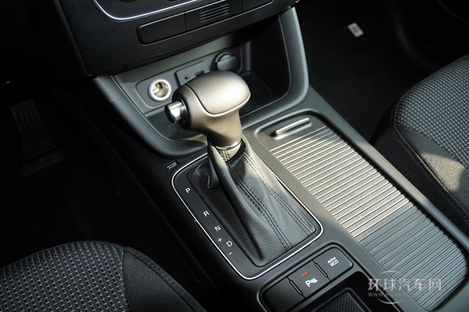 2013款 2.2T 7座柴油舒適版