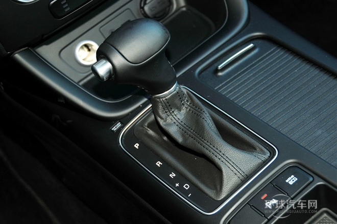 2013款 2.4 5座汽油豪華版