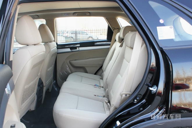 2013款 2.4 5座汽油舒適版