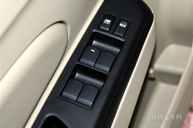 2013款 1.6L 手動時尚版