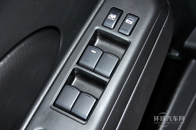 2013款 1.6L 手動時尚版