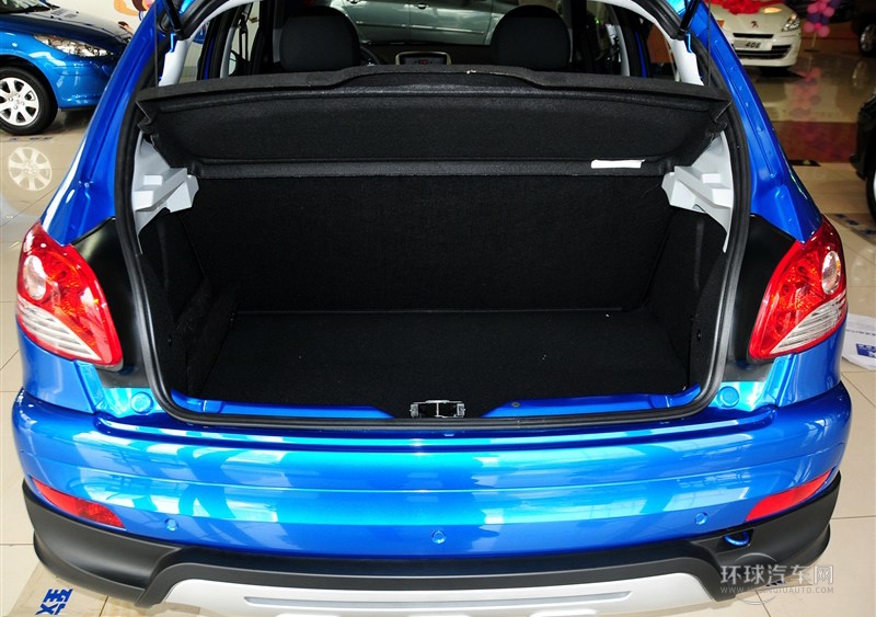 2013款 CROSS 1.4L 手動(dòng)馭樂型