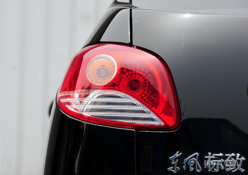 2011款 三廂 1.6L 自動馭樂版