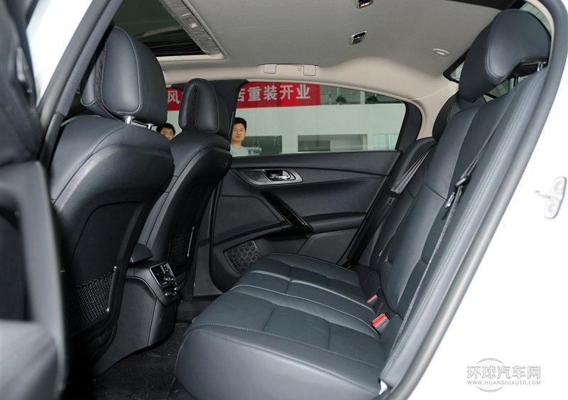 2013款 2.0L 兩周年紀念 自動智享版