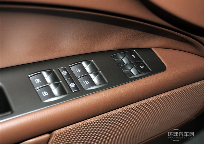 2012款 3.0L 行政型