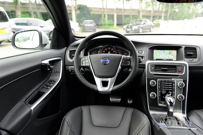 2015款2.0T T5智雅個(gè)性運(yùn)動(dòng)版