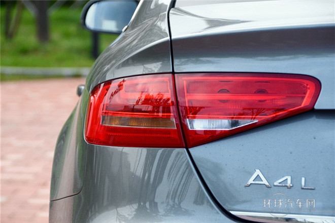 2013款 30 TFSI 自動舒適型