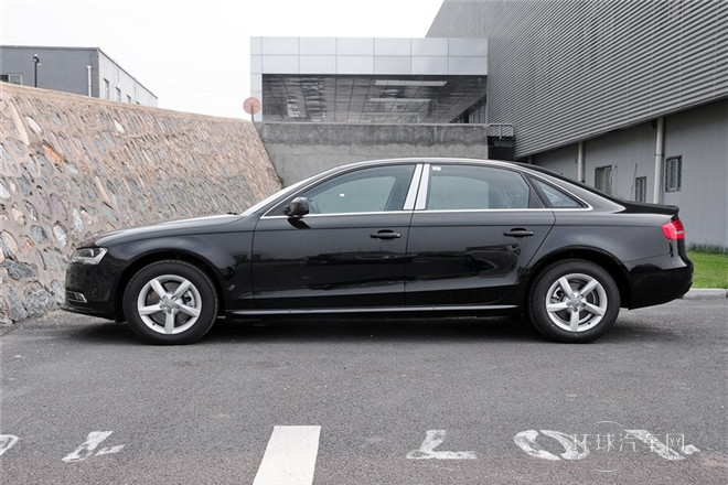 2013款 30 TFSI 手動(dòng)舒適型