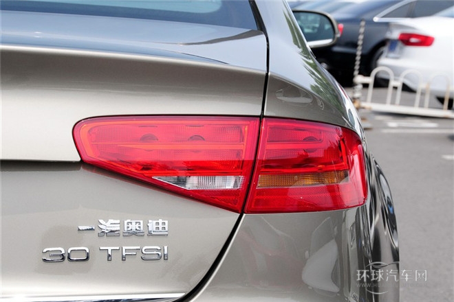 2015款 30 TFSI 自動舒適型