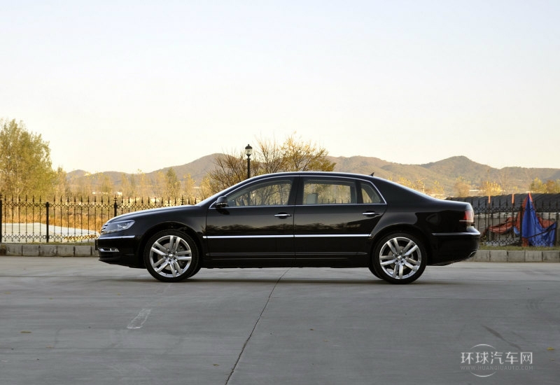 2013款 4.2L 柏秋納弗洛版