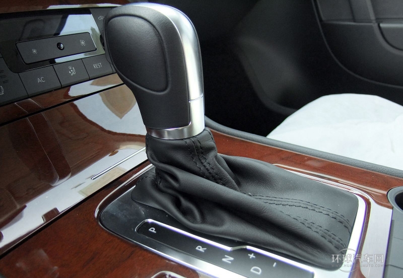 2011款 3.0TDI V6 柴油標(biāo)配型