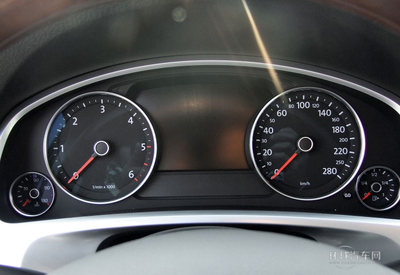 2011款 3.0TDI V6 柴油標(biāo)配型