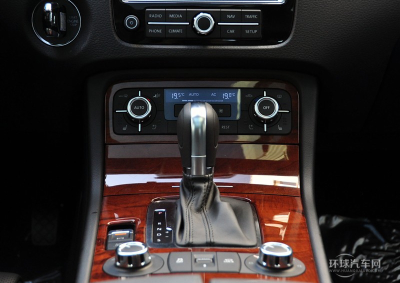 2011款 3.0TSI V6 舒適型