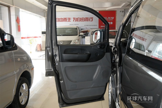 2014款 M3 1.6L 7座舒適型