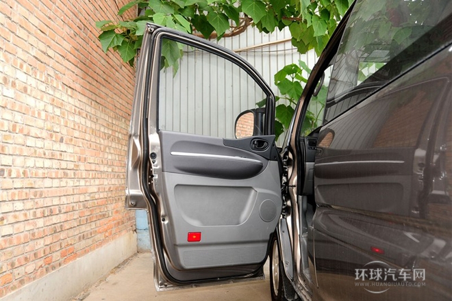 2014款 M5 Q3 2.0L 7座長(zhǎng)軸豪華型