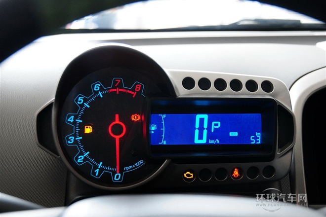 2013款 三廂 1.4L AT 天窗版