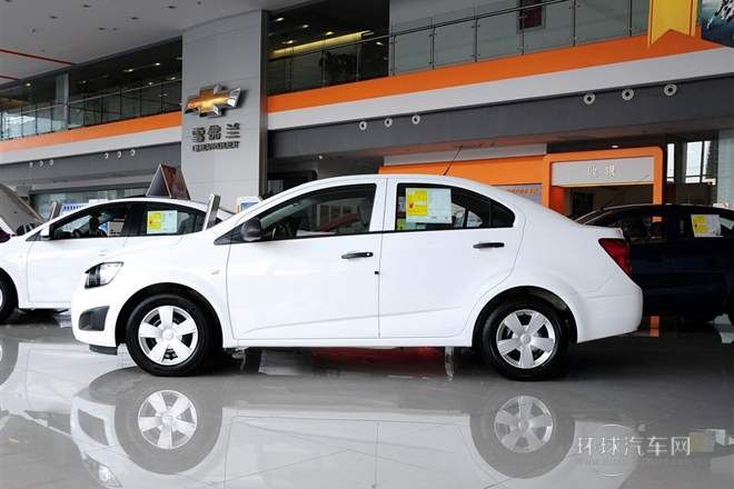 2013款 三廂 1.4L AT 天窗版