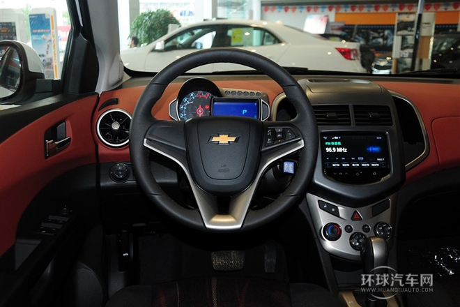 2013款 三廂 1.6L AT SX 風(fēng)尚影音版