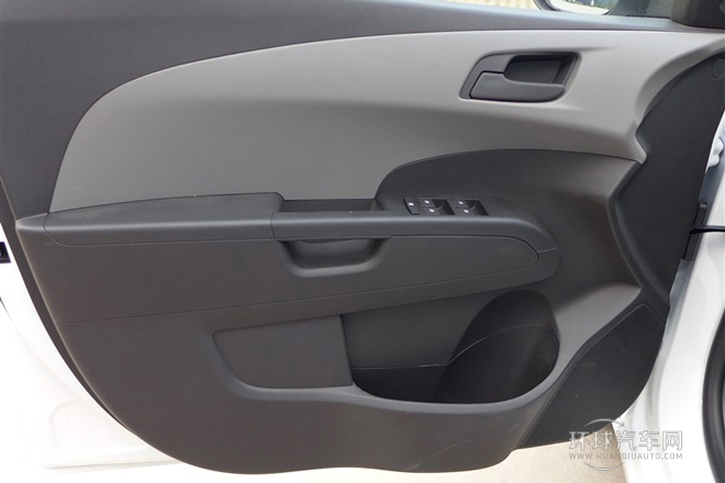 2014款 三廂 1.4SL AT 時(shí)尚天窗版