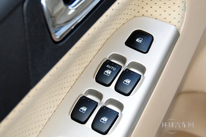 2012款 1.5L 自動豪華型