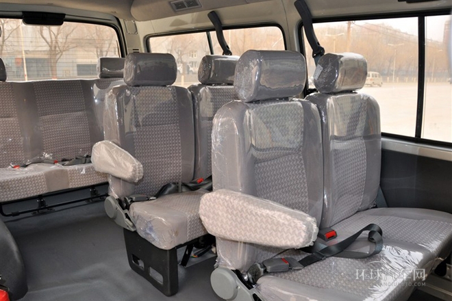 2010款 2.0L標準軸高級版V19