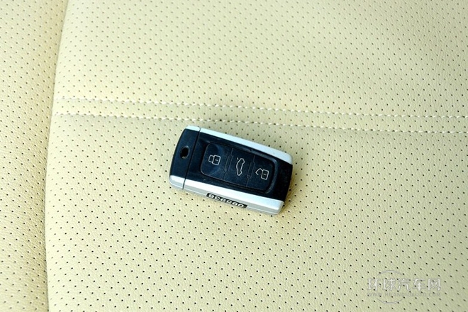 2012款 1.5T 手動兩驅豪華型