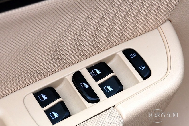 2012款 1.5T 手動(dòng)兩驅(qū)豪華型