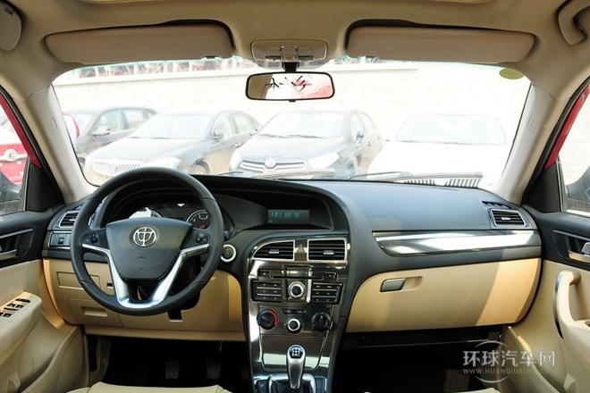 2012款 1.5T 手動兩驅豪華型