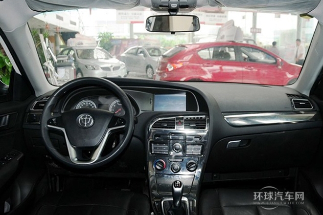 2012款 1.5T 手動兩驅(qū)運(yùn)動型